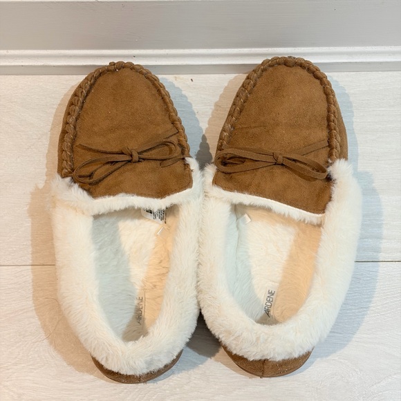 Ardene Tan Moccasins with Cream Lining - Picture 4 of 5